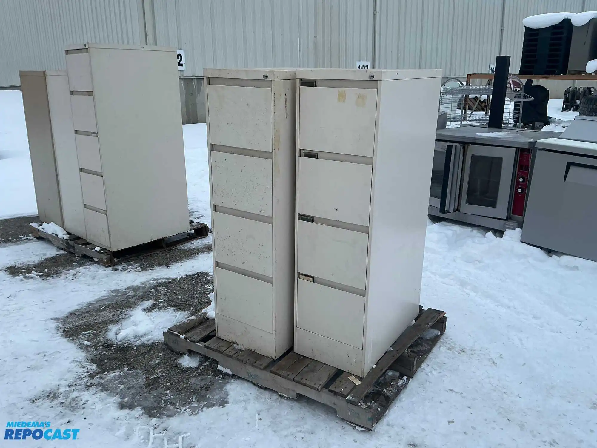 Lot of (2) metal filing cabinets with 4 drawers approx. 15”x29”x52”