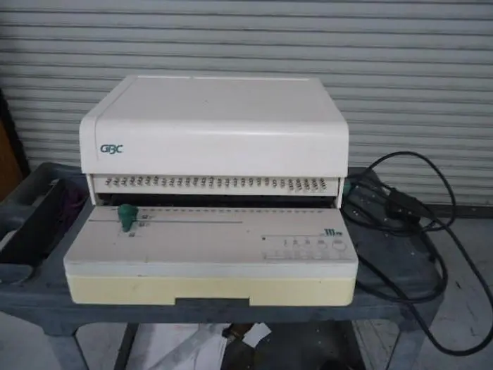 GBC 111PM-3 Paper Punch