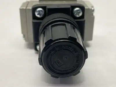 AR20-N02-Z | SMC  Pneumatic Air Pressure Regulator 1/4" NPT - Used