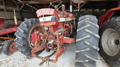FARMALL 560 Tractor | Iron Listing (8)