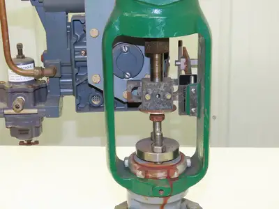 Fisher 667-ES Sz 40 Pneumatic Diaphragm Actuator 2" Globe Valve w/Positioner