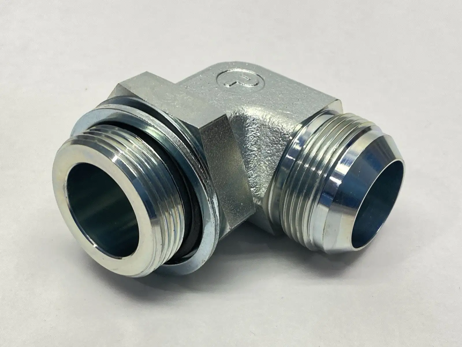 20C4OMXS | Parker  Triple-Lok 37 Degree Elbow JIC Fitting 1-1/4" x 1-1/4" - New Other