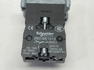 USED SCHNEIDER ELECTRIC METAL SERIES ILLUMINATED PUSHBUTTON GREEN 24V