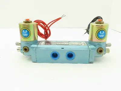 Skinner S3RRHAL3 Directional Control Valve 5-Way 3 Pos 120V Solenoid 3/8" NPT