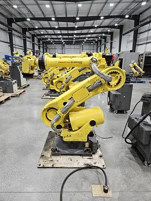 USED 2015 FANUC R-2000IC/210F