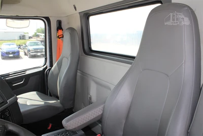 Used 2019 VOLVO VHD104B200 Cab Chassis trucks Texas US | Roll Off Truck World #1492007