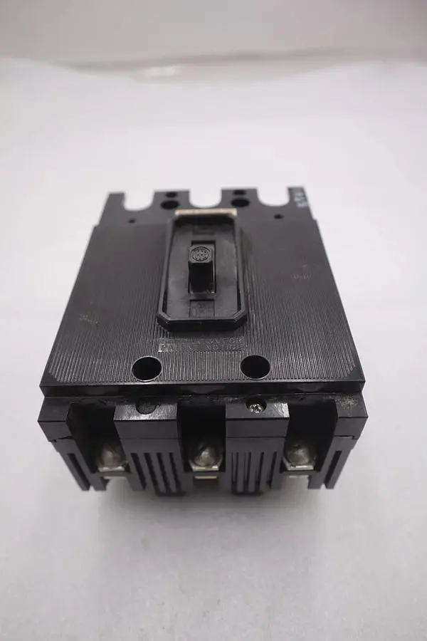ITE  EE3-B020  3 POLE  20 AMP  240VAC  TYPE EE3  Circuit Breaker STOCK B-619