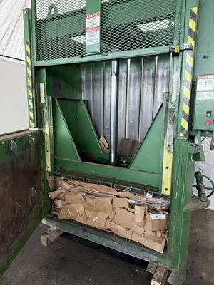 VERTICAL HYDRAULIC BALER. STOCK #0447725