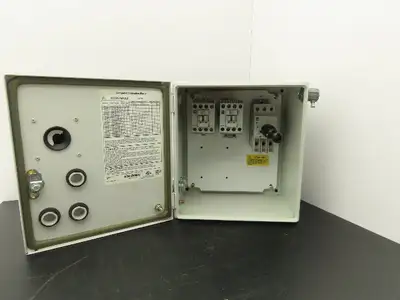 Allen Bradley 103H-NX2D Reversing Motor Starter Enclosed Disconnect 140M-C2E-C10
