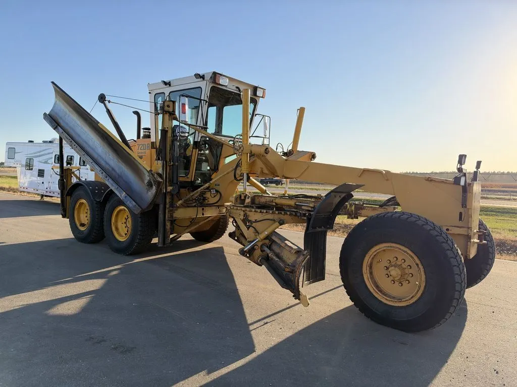 Used 1993 CHAMPION 720A SERIES III VHP GRADER Motor Graders Minnesota US | Carco Truck & Equipment #1573950