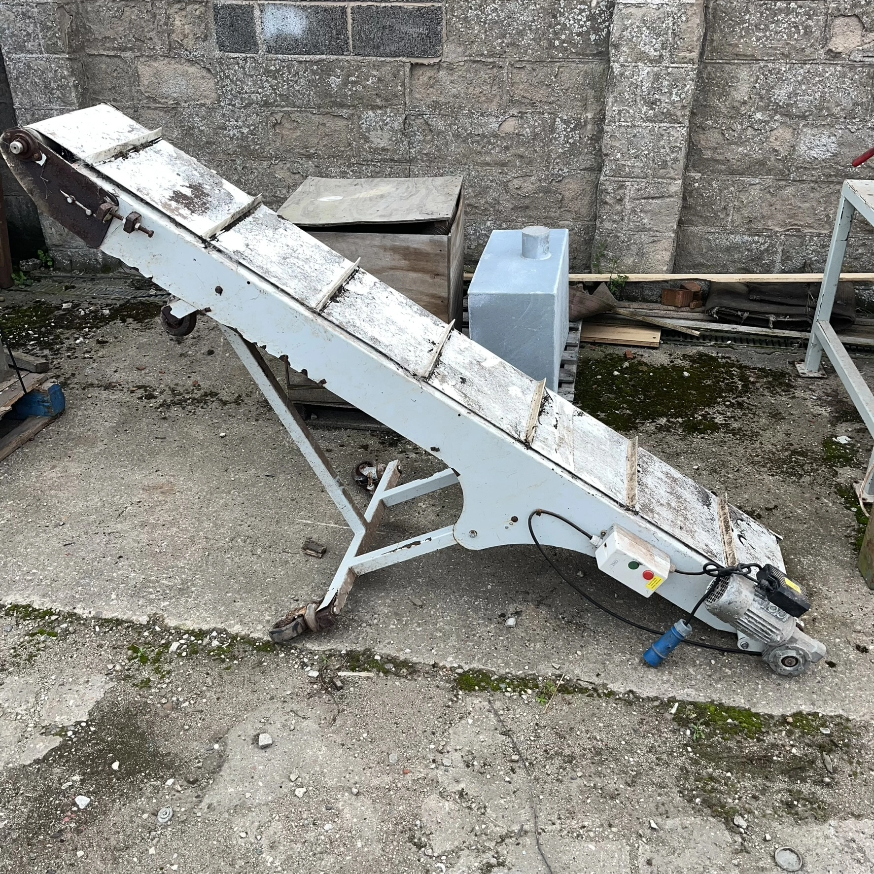 Flat Belt Flighted Conveyor - Belt Length 2,300mm