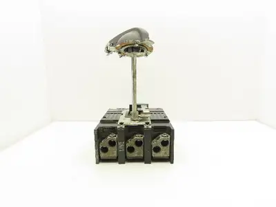 General Electric Circuit Breaker 250A 3 Pole 600V w/ Disconnect Handle