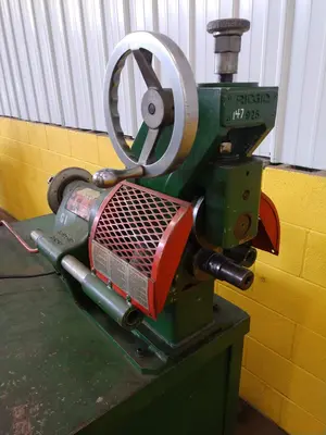 RIDGID 300 & 925 PORTABLE PIPE GROOVER WITH TOOL BOX BENCH: STOCK #13035