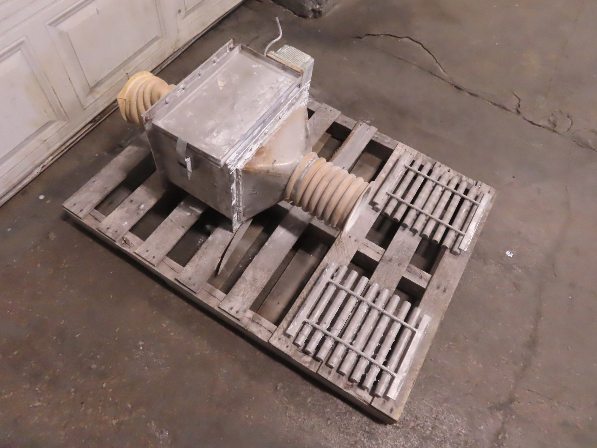 Eriez Magnetics Grate Magnets and Housing
