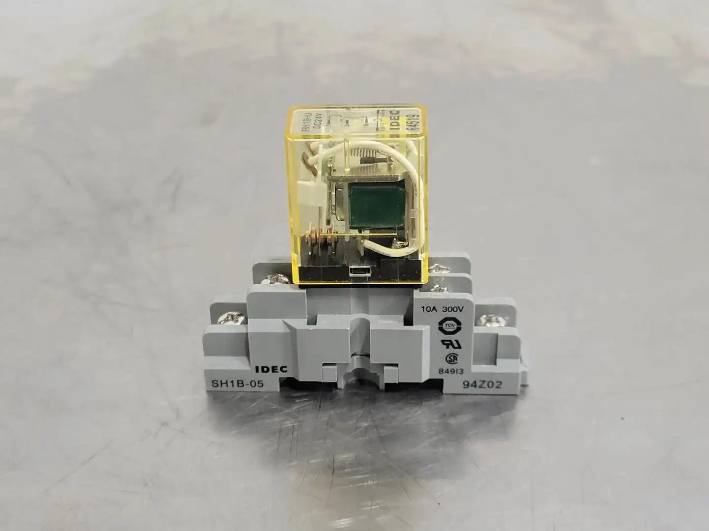 USED IDEC RH1B-UDC24V