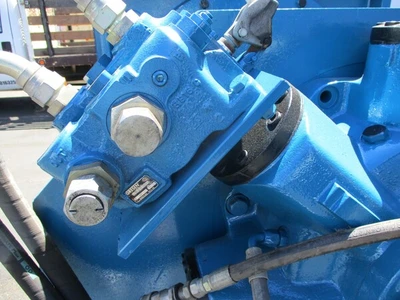 Radmark, single roll granite/rock crusher pulverizer w/hydraulic motor