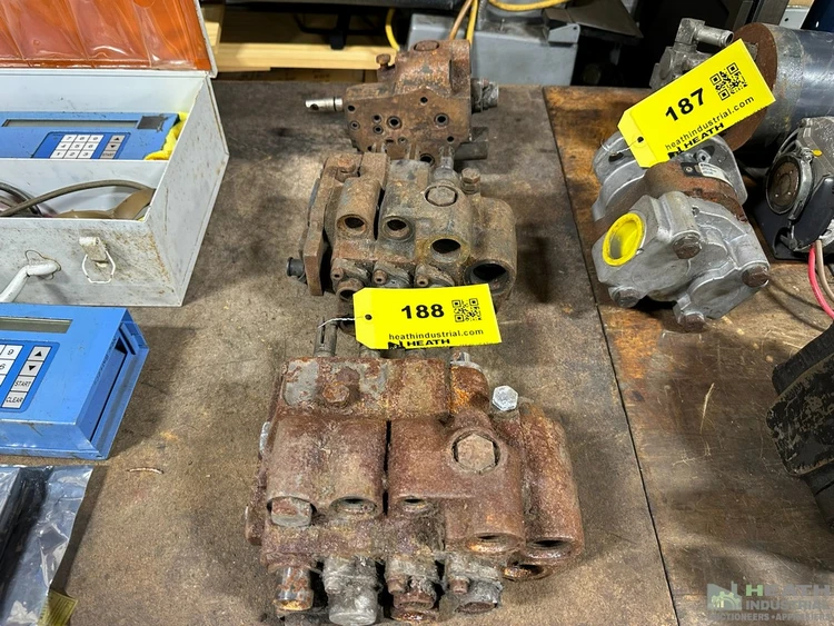 Used _UNKNOWN_ (3) ASSORTED HYDRAULIC CONTROL VALVES Parts (Hydraulics and Pneumatics) Illinois US | Heath Industrial Auction Services #1549795