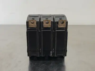 15 Amp, 3 Pole, 240 volts Circuit Breaker