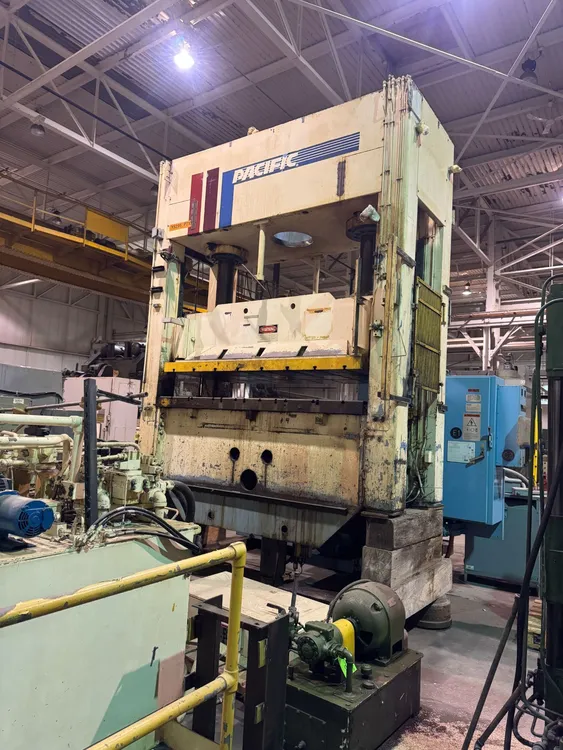 Used 1992 PACIFIC #200-D8-48-96 Hydraulic Presses Michigan US | Universal Press & Machinery (UPM) #5040