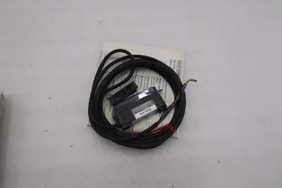 NEW OPEN BOX KEYENCE FS-T1 Fiber Optic Sensors FST1 STOCK 613-D