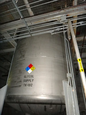 8,000 Gallon 304 Stainless Vertical Tanks