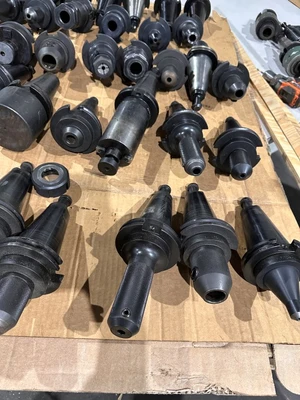 CAT 50 ASSORTED TOOLHOLDERS