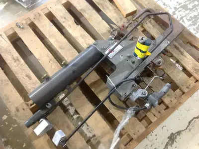 Used TG SYSTEMS MANUAL C-TYPE WELD GUN TIP FORCE 955 LBS AT 80 PSI Misc Industrial Equipment | Maverick Industrial Sales #1110451