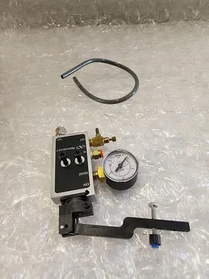 NEWPORT PNEUMATIC LEVELING VALVE 10009736