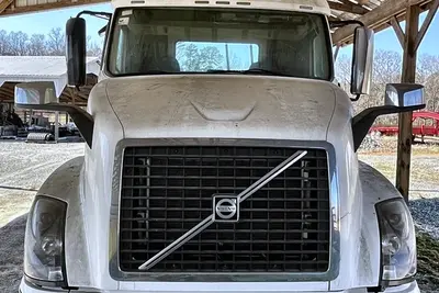 Used 2015 VOLVO VNL Conventional trucks North Carolina US | Proxy Equipment #1385412