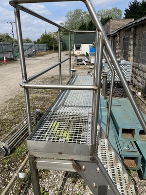 S/S platform 500 mm wide x 2,670 mm long x 1,200 mm tall