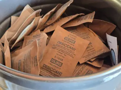 Uline S-1058 1 Unit Kraft Desiccant 300/Pail