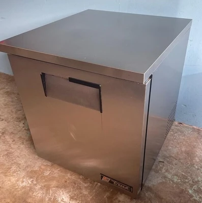 75-0383 True TUC-27-LP 1 Door Undercounter Self Contained Cooler