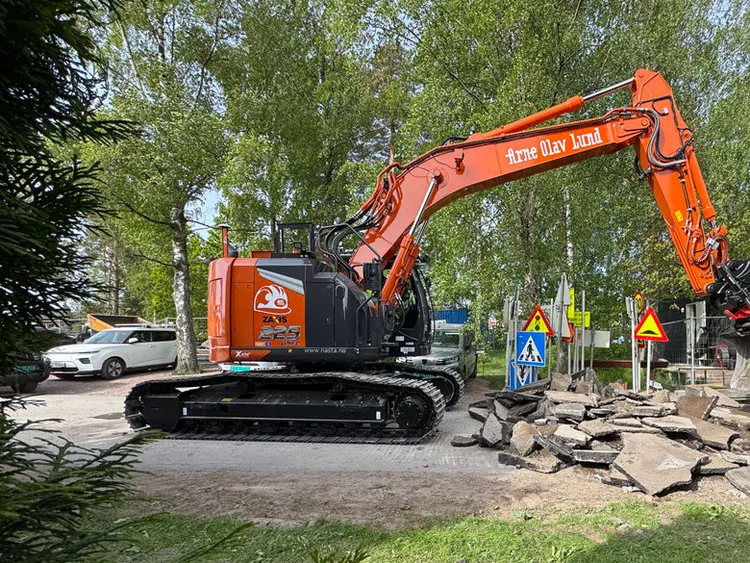 Used 2004 Hitachi ZX225USLC-3 Excavators | Rubbl #979948