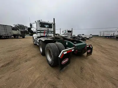 USED 2011 PETERBILT 384