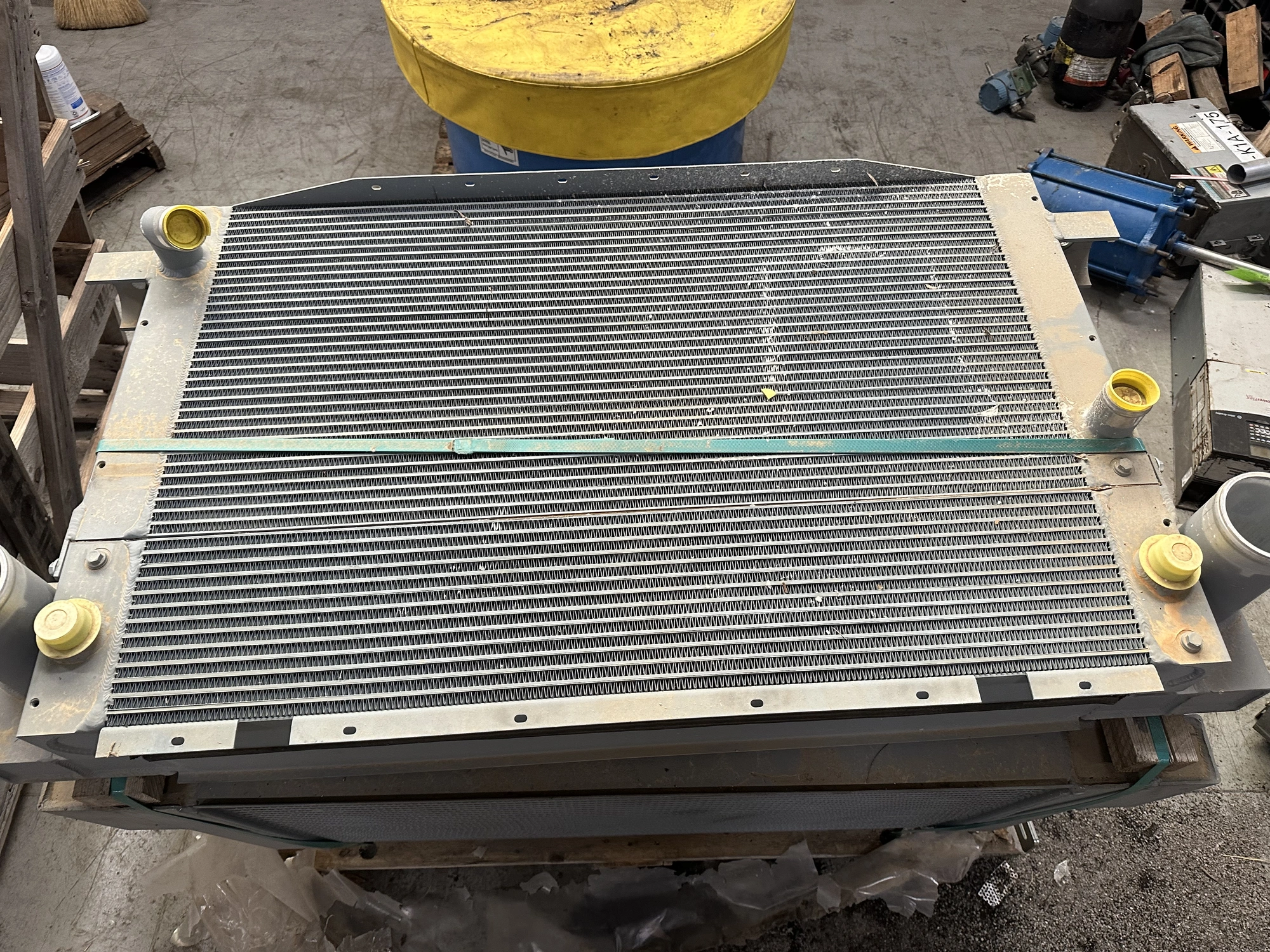 AKG 1305.001.000 industrial oil/air heat exchanger radiator