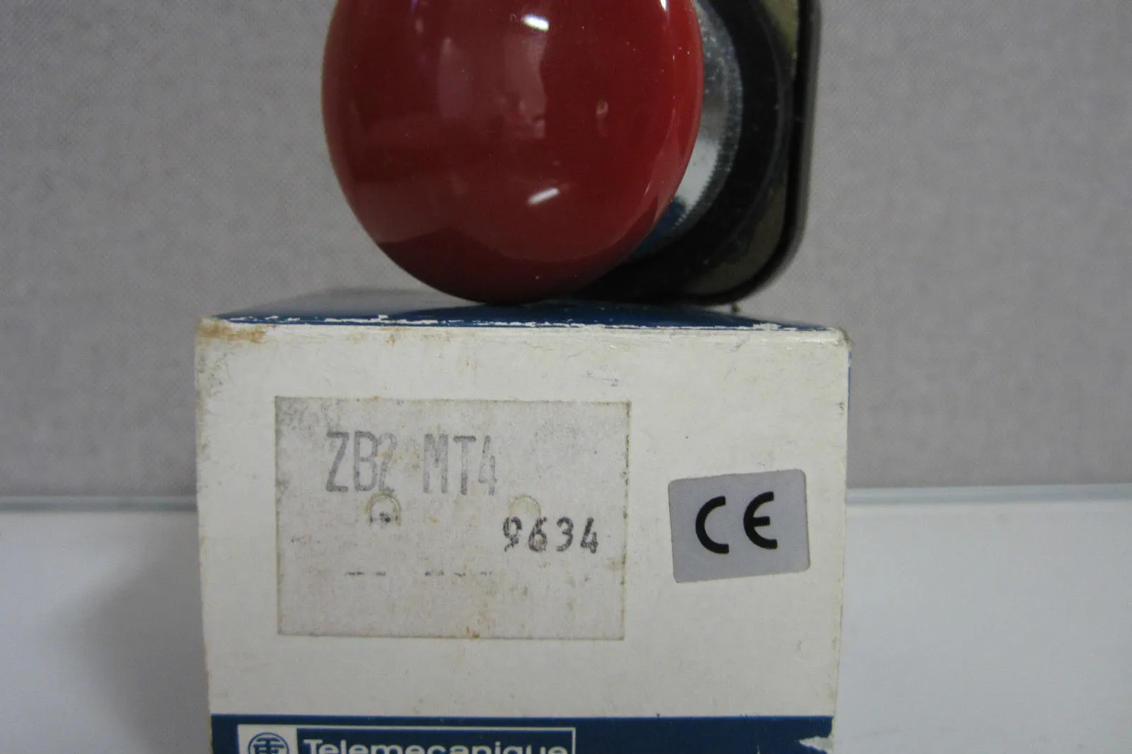 NEW TELEMECANIQUE ZB2-MT4 PUSHBUTTON ZB2MT4