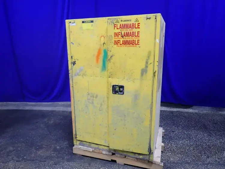 Used JUSTRITE _UNKNOWN_ Cabinets Ohio US | HGR 24 #1277711