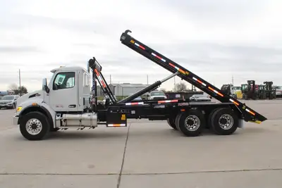 New | in-Stock 2027 PETERBILT 548 Rolloff Trucks Texas US | Roll Off Truck World #1492000