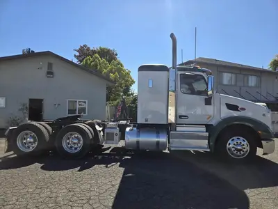 USED 2015 PETERBILT 579
