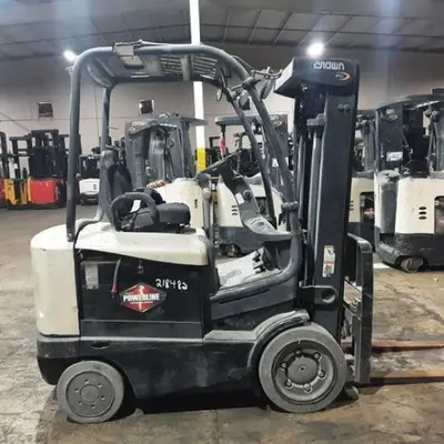 USED 2019 CROWN FC5215-50
