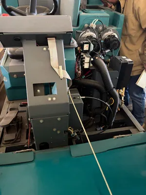 TENNANT 7300 EC-H2O Finishing & Cleaning Machines | Global Machine Brokers, LLC (8)