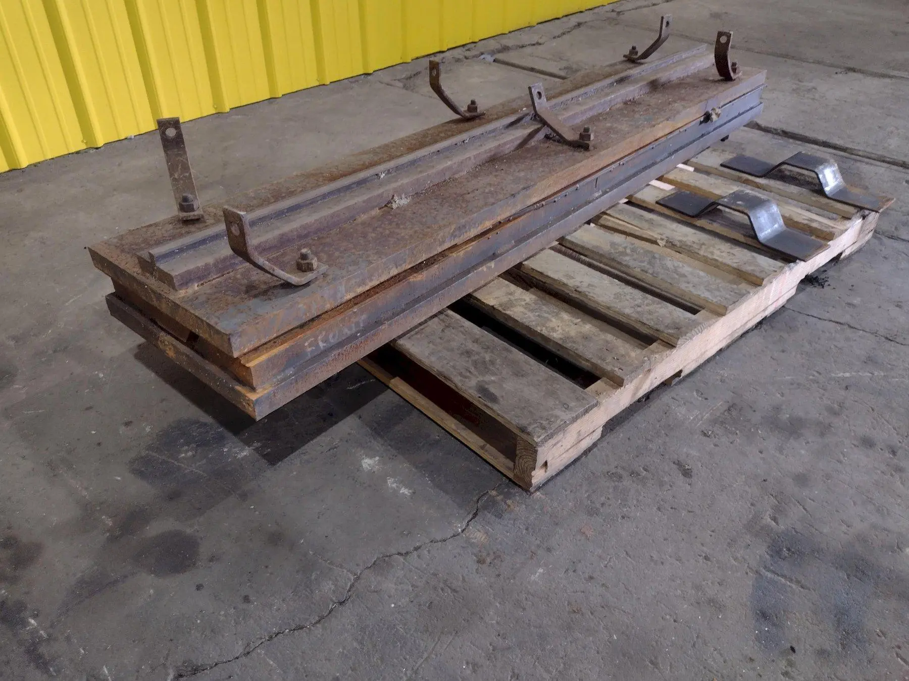 HAT BRACKET PRESS BRAKE FORMING DIES WAS MAKING GUARD RAIL; STOCK #19385