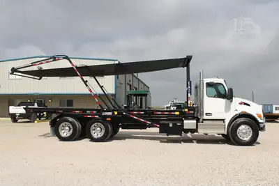 New | in-Stock 2027 PETERBILT 548 Rolloff Trucks Texas US | Roll Off Truck World #1492003