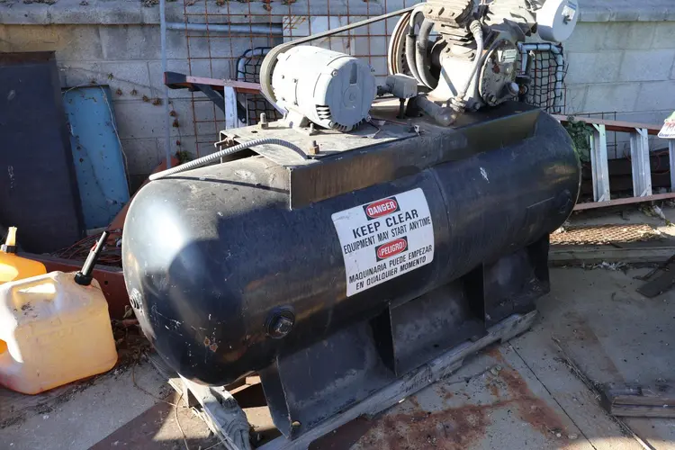 Used 1990 INGERSOLL RAND 242-5D T30 Lubricated Reciprocating Air Compressors Idaho US | MD Equipment Services LLC #1509523