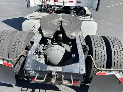 USED 2022 VOLVO VNR42T300