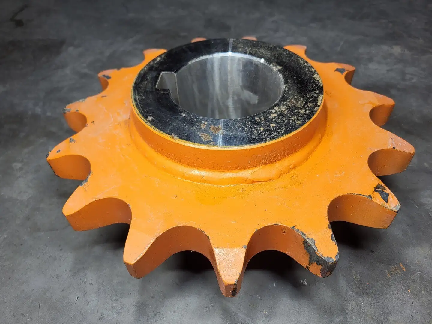 Roller Chain Sprocket 200C15, 141D0508030, 15 Teeth, 3-15/16" Hub HC315BKS