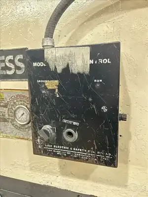 USED 1984 ACCURPRESS 302-LB