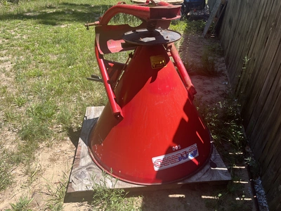 USED COSMO 500 FERTILIZER SPREADER