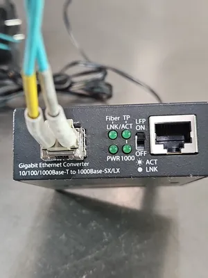 Startech MCM1110MMLC Gigabit Ethernet Fiber Media Converter W/ Control loc4C4