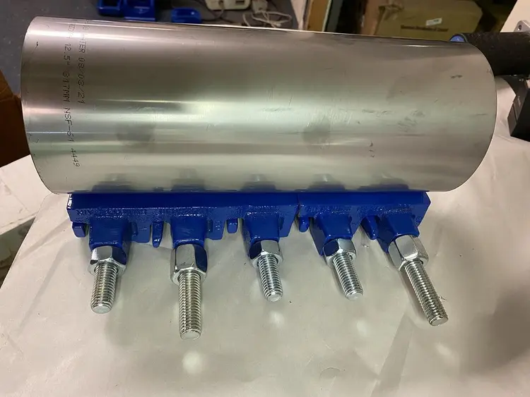 New | in-Stock SMITH-BLAIR 226-00045012-000 Clamps Ohio US | Surplus Asset Holdings #1226093